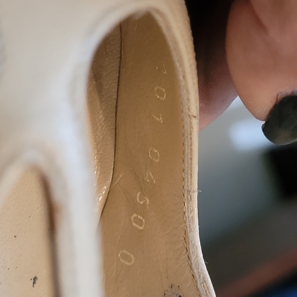 GUCCI Two Tone Slingback Pointed Toe Heels - Picture 6 of 9